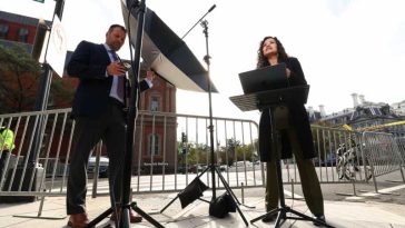 Jurnaliștii CNN, MS NOW și Politico, privați în continuare de acces la Casa Albă în ciuda unei decizii a justiției