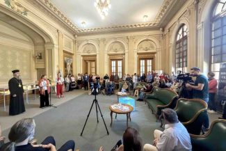 Expoziție de carte veche dedicată jubileului de 1400 de ani de la compunerea Imnului Acatist – deschisă la Biblioteca Universitară