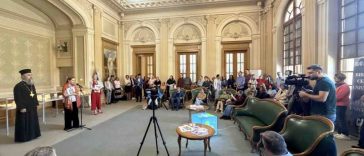 Expoziție de carte veche dedicată jubileului de 1400 de ani de la compunerea Imnului Acatist – deschisă la Biblioteca Universitară