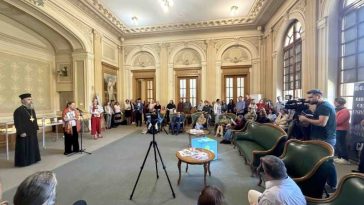 Expoziție de carte veche dedicată jubileului de 1400 de ani de la compunerea Imnului Acatist – deschisă la Biblioteca Universitară