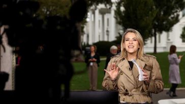 UPDATE / CNN, MS NOW și Politico au primit din nou acces la Casa Albă după o decizie a justiției