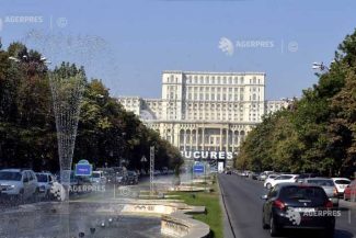 Sondaj Avangarde: 49% dintre români îi consideră vinovați pe toți politicienii pentru situația politică actuală