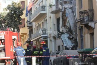 Trei răniți în urma unei explozii care a distrus o clădire din inima turistică a Atenei