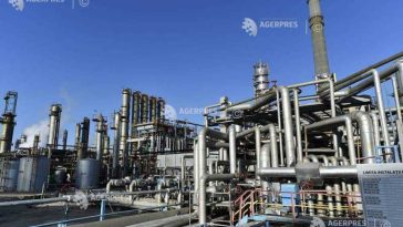 Volatilitatea de pe piața petrolului, mai periculoasă pentru economia României decât un preț mare, dar previzibil (analist)