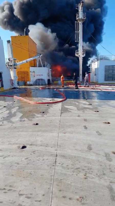 Grecia: Toate persoanele, salvate de pe feribotul auto care a luat foc în apropierea insulei Mykonos
