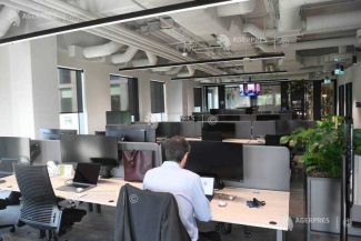 Majoritatea românilor întreabă AI când nu știu ceva; România, pe ultimul loc în UE la utilizarea AI în companii (raport)