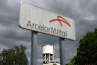 ArcelorMittal închide cel mai mare combinat siderurgic din Ucraina după atacurile rusești