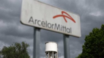 ArcelorMittal închide cel mai mare combinat siderurgic din Ucraina după atacurile rusești