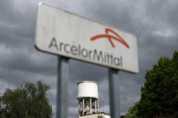 ArcelorMittal închide cel mai mare combinat siderurgic din Ucraina după atacurile rusești