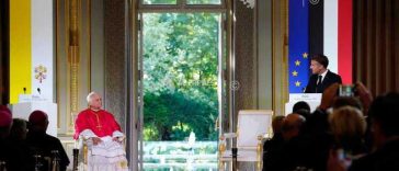 Macron cere, de față cu Papa Leon, crearea unei organizații internaționale de reglementare a Inteligenței Artificiale