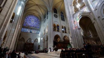 Leon al XIV-lea a sosit la Notre-Dame din Paris, prima vizită papală de la redeschiderea catedralei în 2024
