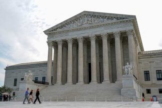 SUA: Curtea Supremă autorizează administrația Trump să creeze o bază de date pentru a verifica cetățenia americană a alegătorilor