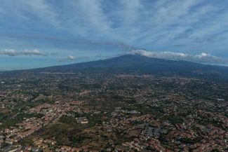 O nouă erupție a vulcanului Etna duce la închiderea aeroportului din Catania până duminică
