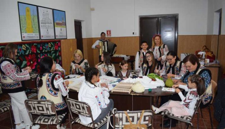 REPORTAJ/Vaslui: Tradiții și meșteșuguri vechi, ‘predate’ copiilor în cadrul evenimentului ‘Hai la șezătoare’