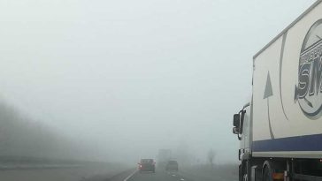 Cod galben de ceață în zone din două județe situate în regiunea Moldovei, în orele următoare