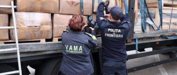 Peste 11.000 de produse susceptibile a fi contrafăcute, în valoare de aproape 900.000 de lei, descoperite la frontieră