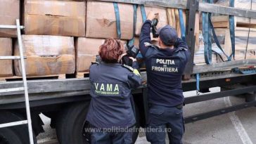 Peste 11.000 de produse susceptibile a fi contrafăcute, în valoare de aproape 900.000 de lei, descoperite la frontieră