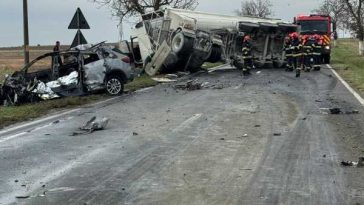 Constanța: Șoferul unui autoturism a murit carbonizat; a intrat în coliziune cu un autotren pe DN 3, la ieșirea din Murfatlar