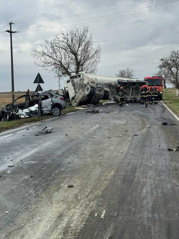 Constanța: Șoferul unui autoturism a murit carbonizat; a intrat în coliziune cu un autotren pe DN 3, la ieșirea din Murfatlar