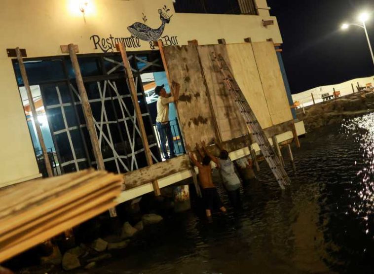 Uraganul Polo va atinge luni zona de coastă a Mexicului de la Oceanul Pacific