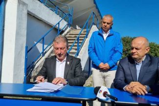 Hunedoara: Începe demolarea vechiului stadion ‘Corvinul’