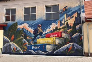 REPORTAJ/Harghita: Artă urbană în școlile din nordul județului; sute de elevi au descoperit graffiti-ul și pictura murală
