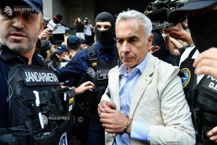 Călin Georgescu a fost scos cu cătușe la mâini din vila lui din Mogoșoaia