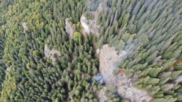 Hunedoara: Focare noi de incendiu în zona Cheile Buții din Retezat