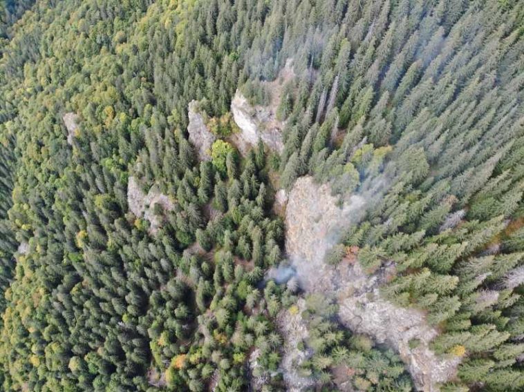Hunedoara: Focare noi de incendiu în zona Cheile Buții din Retezat