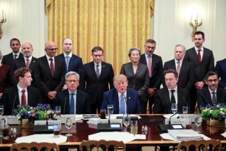Marile companii americane creatoare de Inteligență Artificială (IA) au semnat un cod de conduită în domeniu, la o reuniune cu Trump