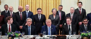 Marile companii americane creatoare de Inteligență Artificială (IA) au semnat un cod de conduită în domeniu, la o reuniune cu Trump