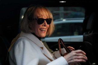 SUA: Trump renunță la recursul împotriva plății unor compensații scriitoarei Jean Carroll pentru agresiune sexuală