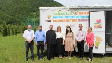 BIBLIOTECA AZI/Bistrița-Năsăud: Bibliobusul, salvarea bibliotecilor rurale? Se impune un program național, crede managerul Bibliotecii Județene