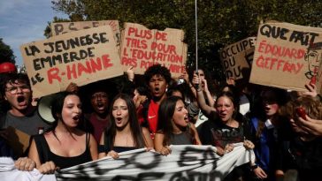 Zeci de răniți în protestele elevilor din Franța împotriva subfinanțării sistemului de educație