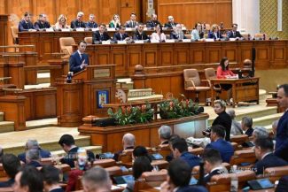 Guvernul Mureșan a fost respins de Parlament. Ce urmează