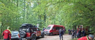 Hunedoara: Incendiul din zona Cheile Buții, în masivul Retezat, a fost localizat; operațiunile de stingere continuă