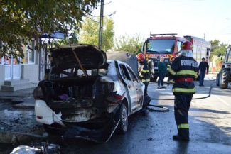 Brăila: Un autoturism a ars în totalitate în urma unui accident rutier; nu au fost înregistrate victime