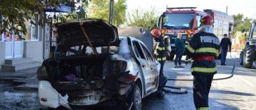 Brăila: Un autoturism a ars în totalitate în urma unui accident rutier; nu au fost înregistrate victime