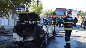 Brăila: Un autoturism a ars în totalitate în urma unui accident rutier; nu au fost înregistrate victime