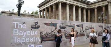 Un bărbat orb dă în judecată British Museum pentru absența tururilor audio la expoziția dedicată Tapiseriei de la Bayeux