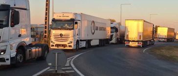 Arad: Zeci de transportatori protestează față de introducerea platformei TollRo