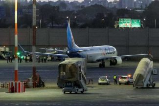 Premierul israelian i-a salutat, la aeroportul Ben Gurion din Tel Aviv, pe ‘eroii’ de pe zborul Flydubai