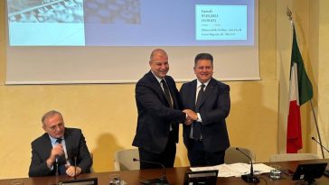 Reprezentanți UNIFARM în cadrul unei întâlniri instituționale dedicate colaborării cu parteneri economici și dezvoltării proiectelor în domeniul sănătății.