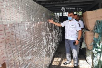 ANAF Antifraudă: 4 milioane de țigarete netimbrate, descoperite la un autotren intrat în România prin Nădlac