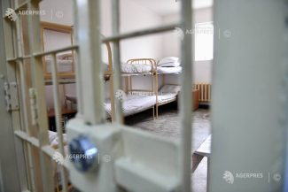 Brașov: Membrii unui grup organizat care ar fi înșelat mai mulți vârstnici – reținuți de DIICOT