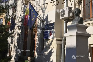 Ministerul Educației și Cercetării: 250 de propuneri de manuale pentru clasa a IX-a înscrise în licitație