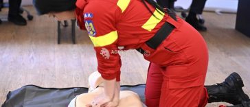 Lecții gratuite de prim ajutor, în Piața Universității