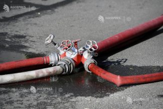 UPDATE Olt: Acoperișul blocului de la Balș și 21 de apartamente, afectate de incendiul produs în noaptea de vineri spre sâmbătă