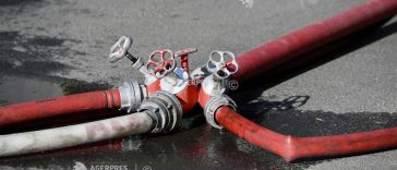 UPDATE Olt: Acoperișul blocului de la Balș și 21 de apartamente, afectate de incendiul produs în noaptea de vineri spre sâmbătă