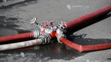 UPDATE Olt: Acoperișul blocului de la Balș și 21 de apartamente, afectate de incendiul produs în noaptea de vineri spre sâmbătă